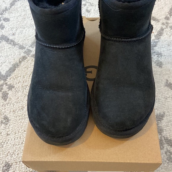 Black mini Uggs - Picture 2 of 10